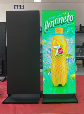 Der Boden, der Plakat-Zeichen P2 LED steht, Touch Screen für Videoshow