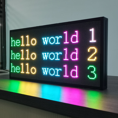 Programmierbare P4RGB LED Digital Zeichen WIFIS im Freien für Speicher-Werbung