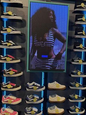 Outdoor-LED-Fensteranzeigen mit großem Betrachtungswinkel und Aluminiumrahmen für effektive visuelle Kommunikation