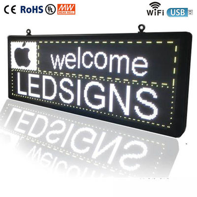 Farbenreiches in einer Liste verzeichnendes LED-Text-Innenzeichen zeigen 96*384cm mit justierbarer Helligkeit an