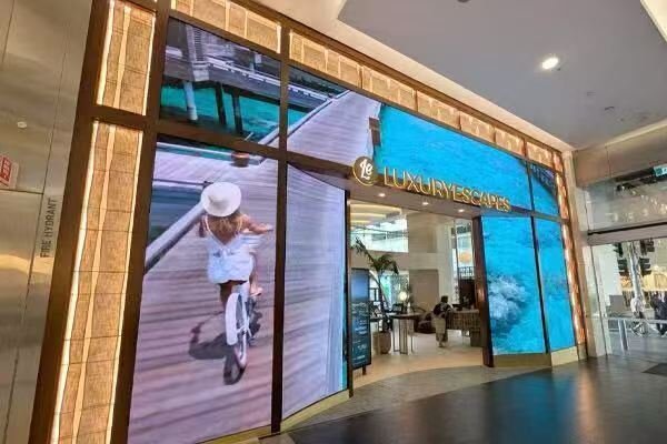 Lifespan 100 Programmable Window Signage Incorporating Aluminum Frame Providing and Flexible Digital Display Options for Commercial Spaces